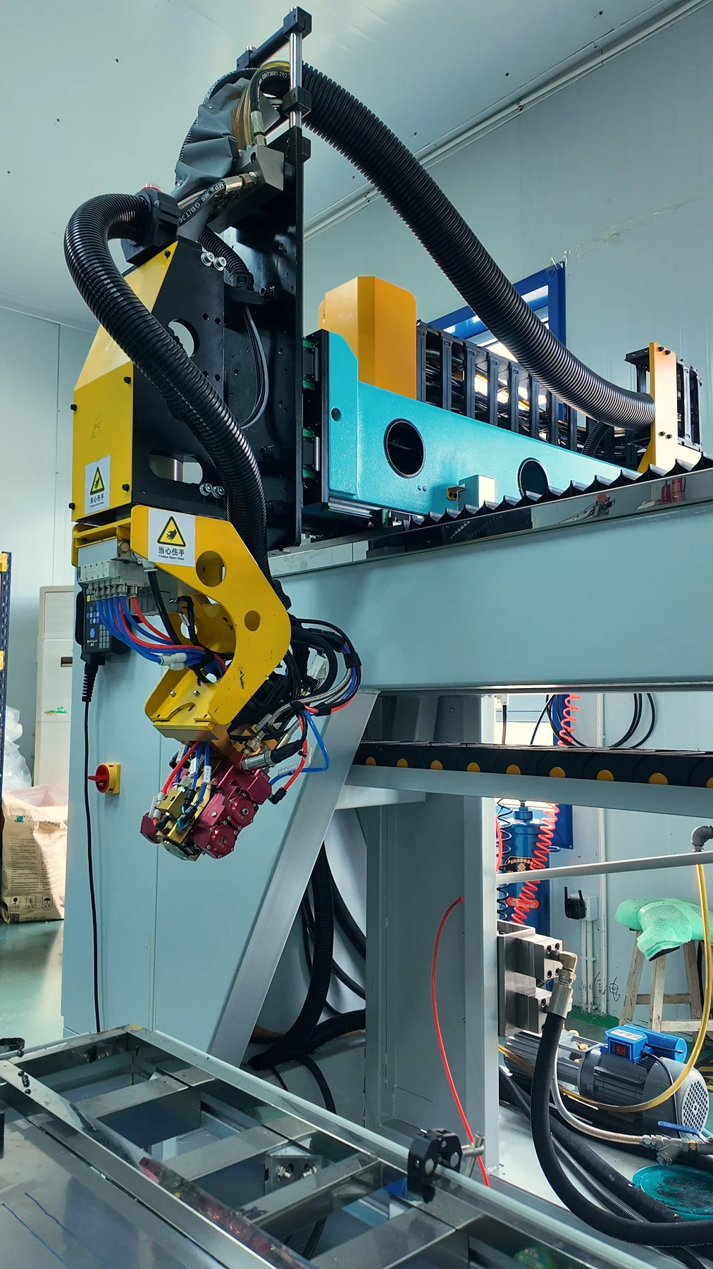 About CINRIWA production equipment in the workshop