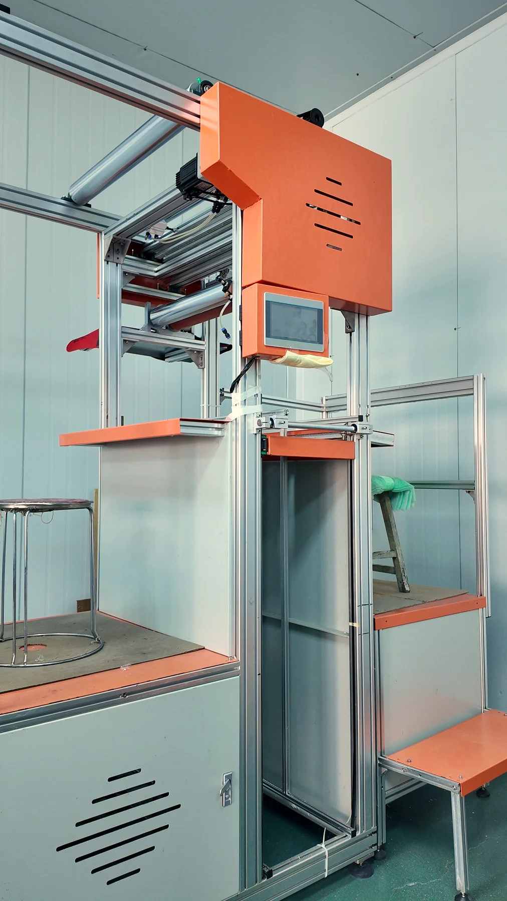About CINRIWA production equipment in the workshop